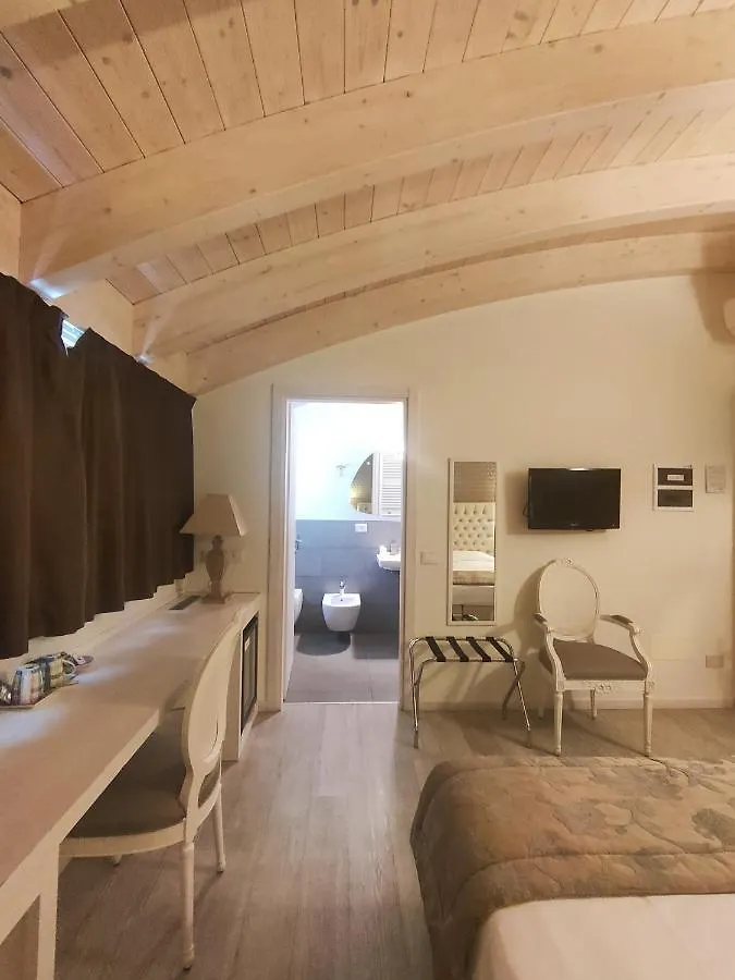 Nuova Opera Rooms Verona 2*,  Italy