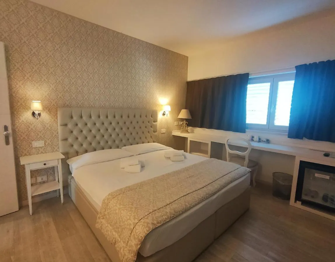 Nuova Opera Rooms Verona 2*,  Italy