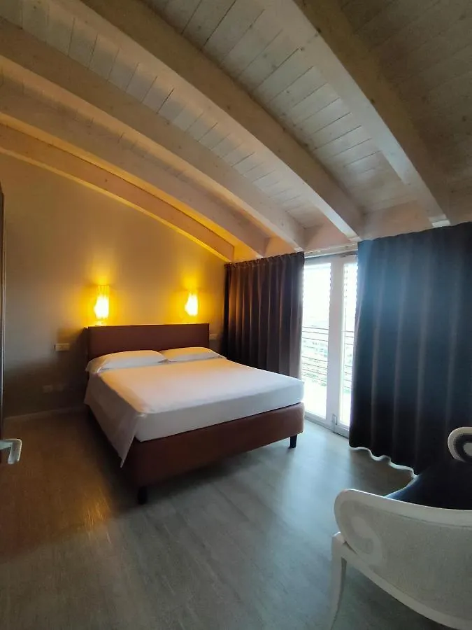 Nuova Opera Rooms Verona 2*,