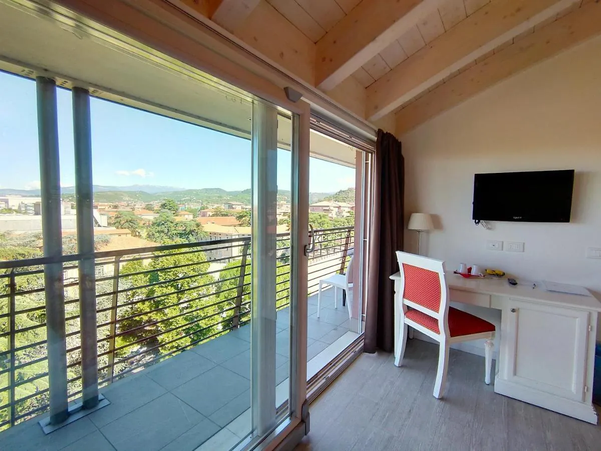 Nuova Opera Rooms Verona İtalya