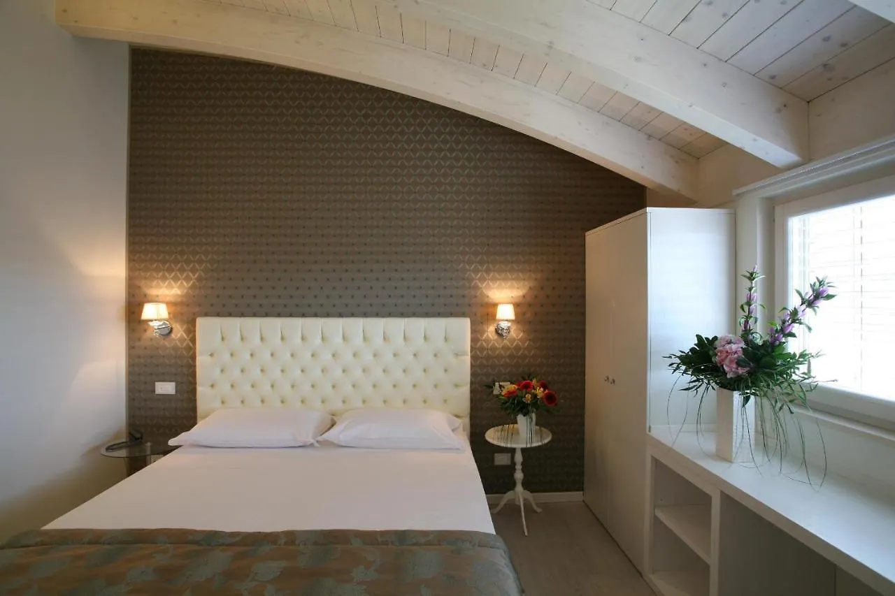 Nuova Opera Rooms Verona Italien